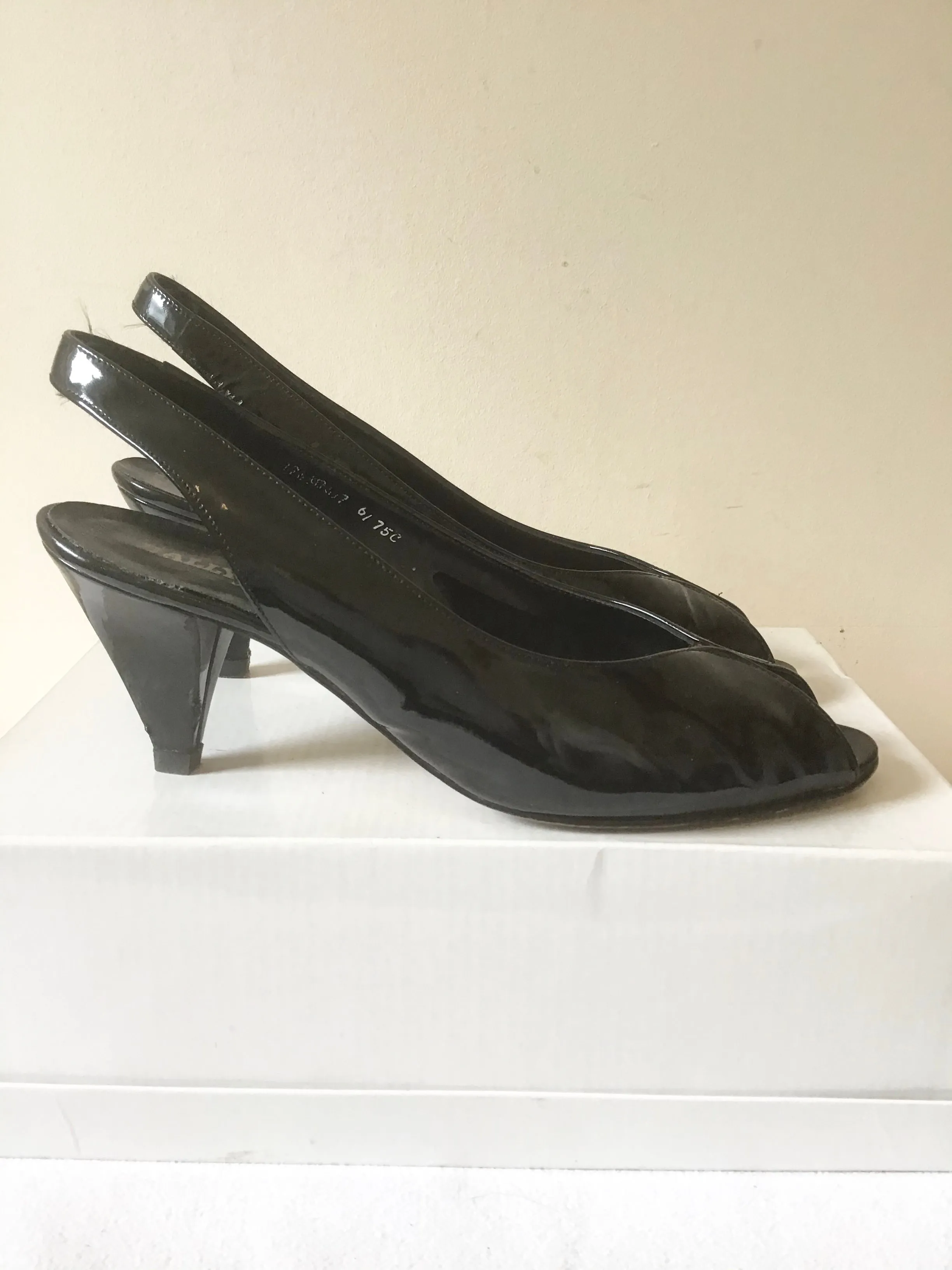 BALLY JEUNESSE GIORGIE BLACK PATENT LEATHER SLINGBACK PEEPTOE HEELS SIZE 6/39