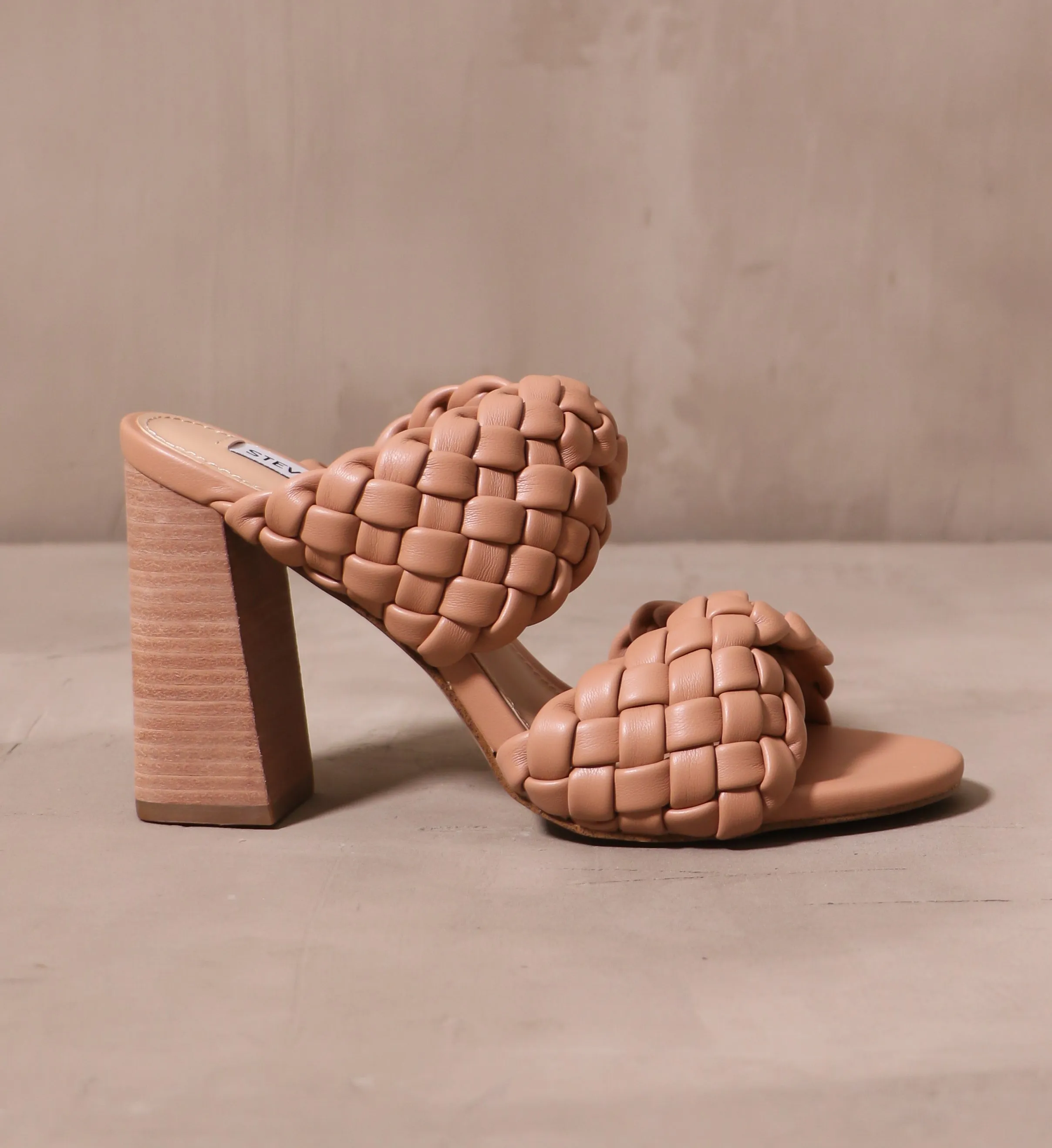 BRAID IN MANHATTAN HEEL