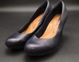 Clarks Women's Blue Round Toe Slip-On Block Pump Heels - Size 5M