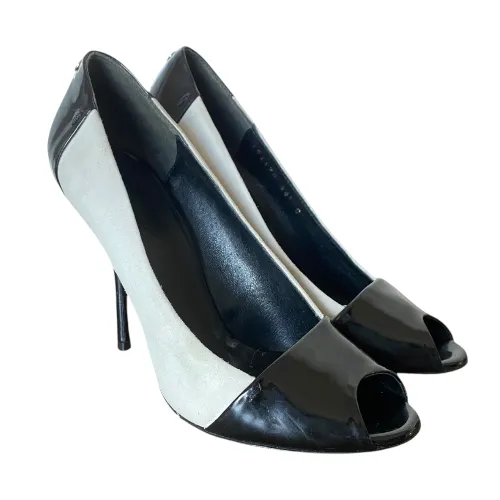 GUCCI White Nubuck Black Patent Peep Toe Pumps, Size 36C