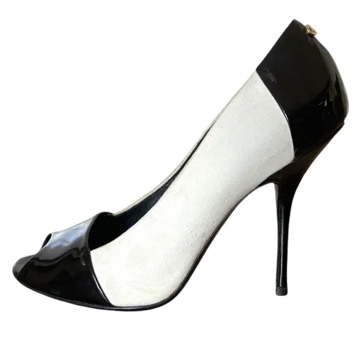 GUCCI White Nubuck Black Patent Peep Toe Pumps, Size 36C