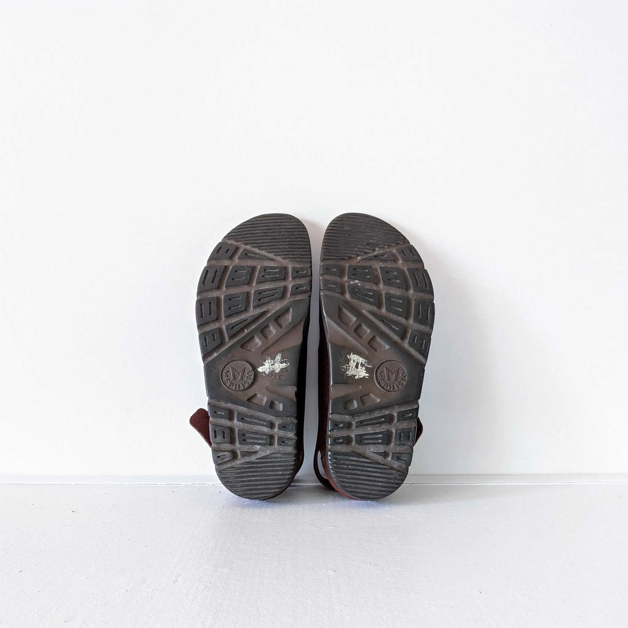 Leather Mephisto Zeus Slingback Sandal in Chestnut