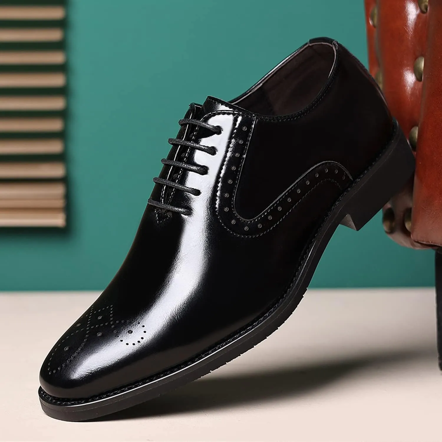 Men's Business Casual Dress Shoes Classic Wingtip Lace-Up Brogues Modern Formal Oxfords Shoes
