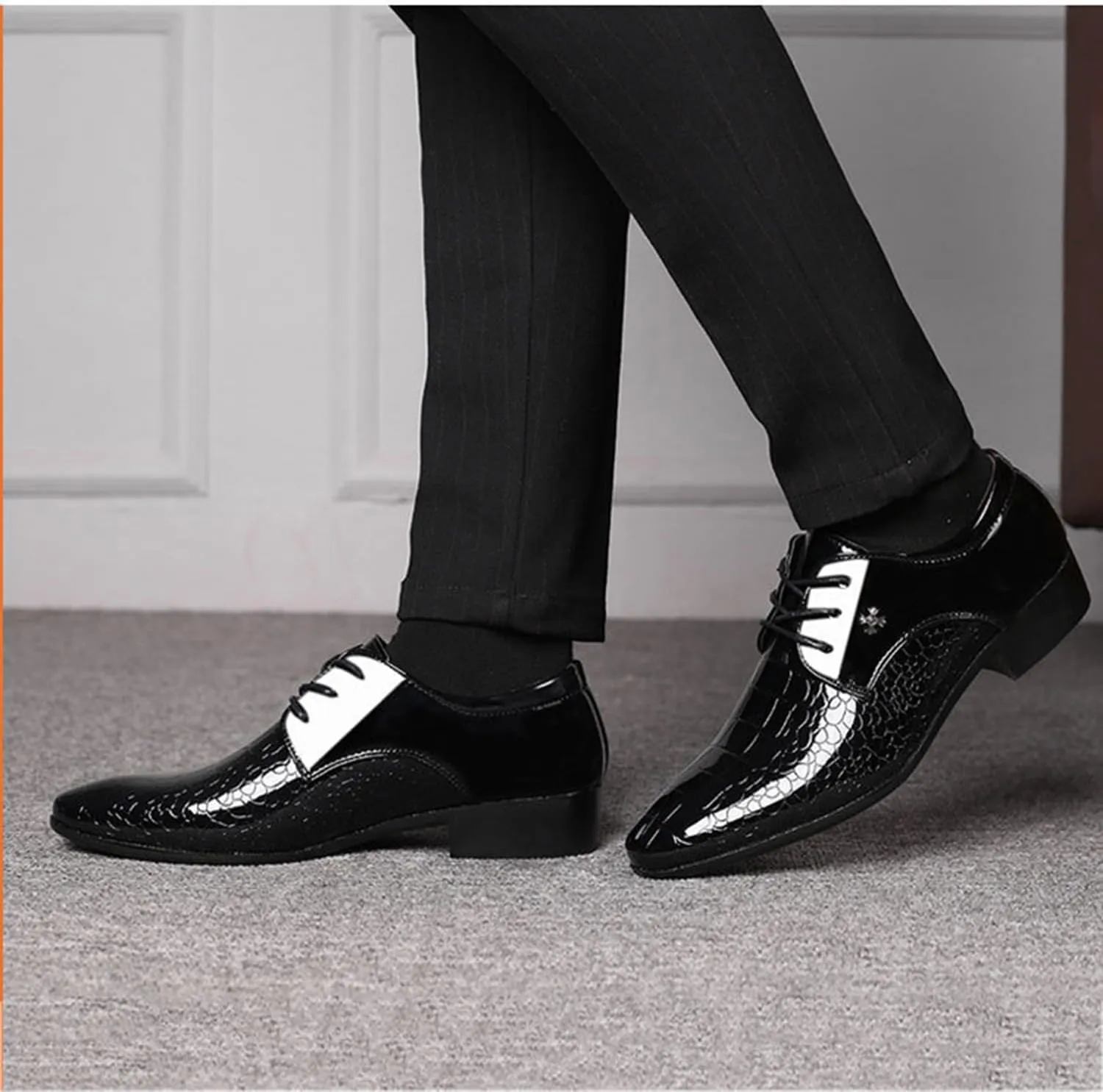 Mens Fashion Black Patent Leather Shoes Lace Up Derbys Formal Business Shoes Pointed Toe Shiny Flat Dress Shoes