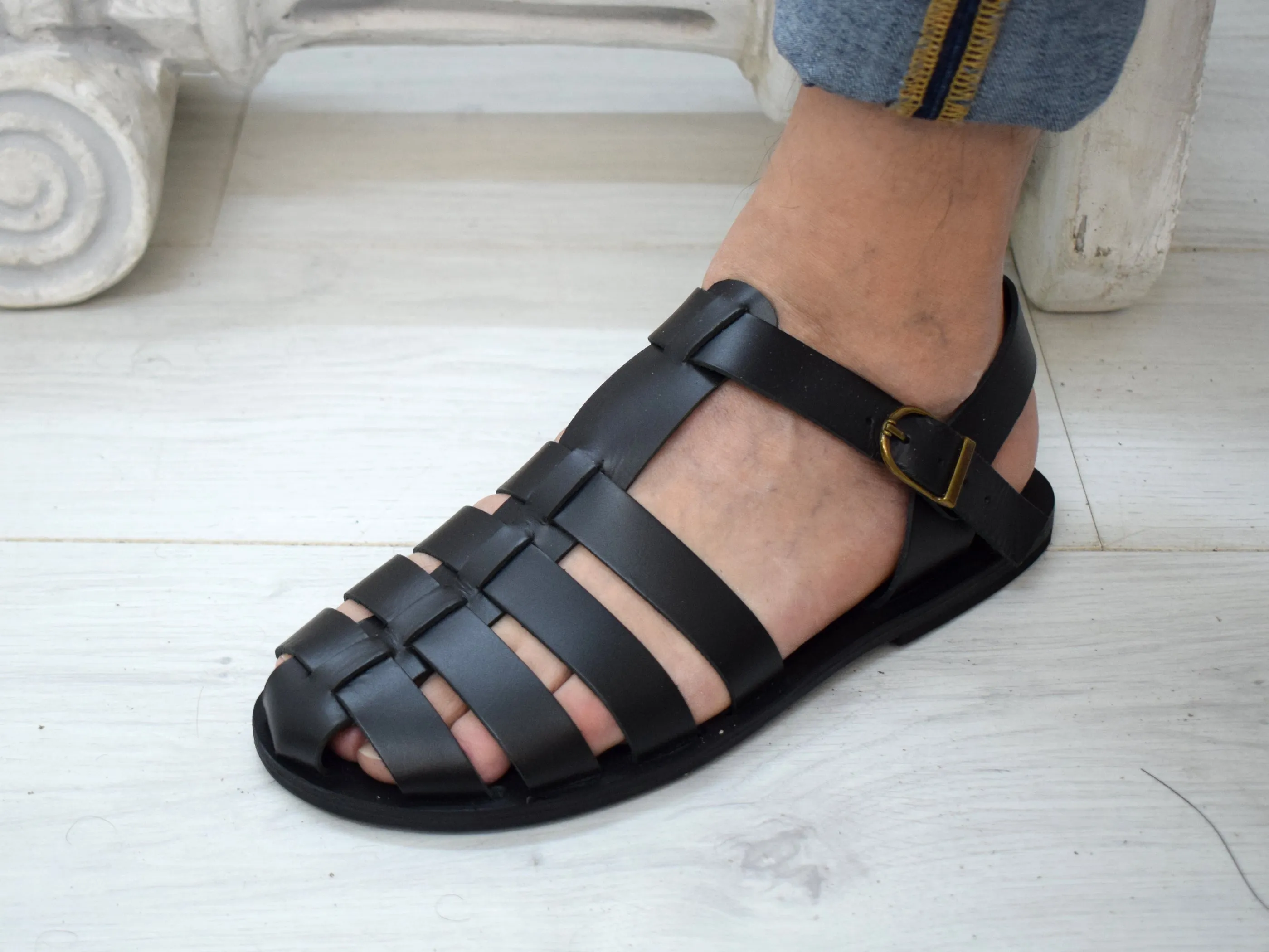 Men's Fisherman leather sandals handmade and with closed toe