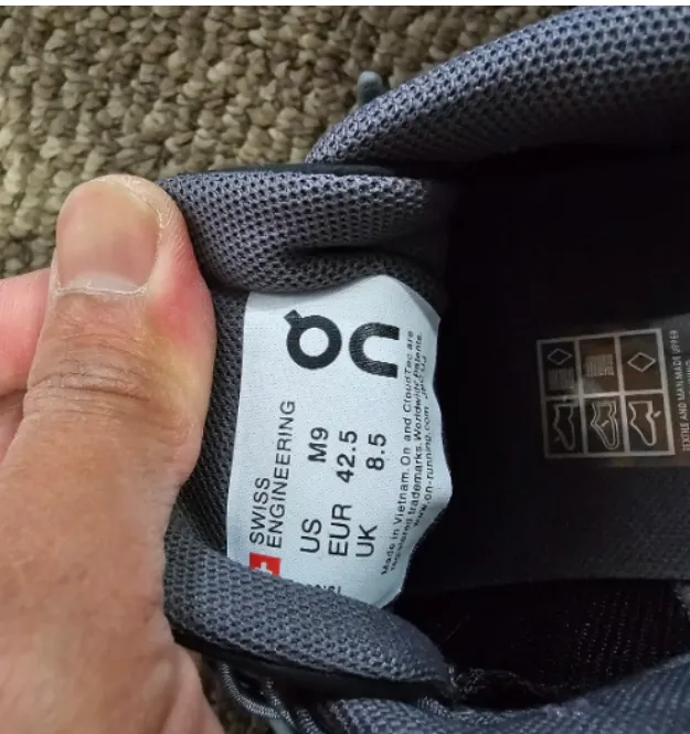 On Men's Cloud Sneakers size 9