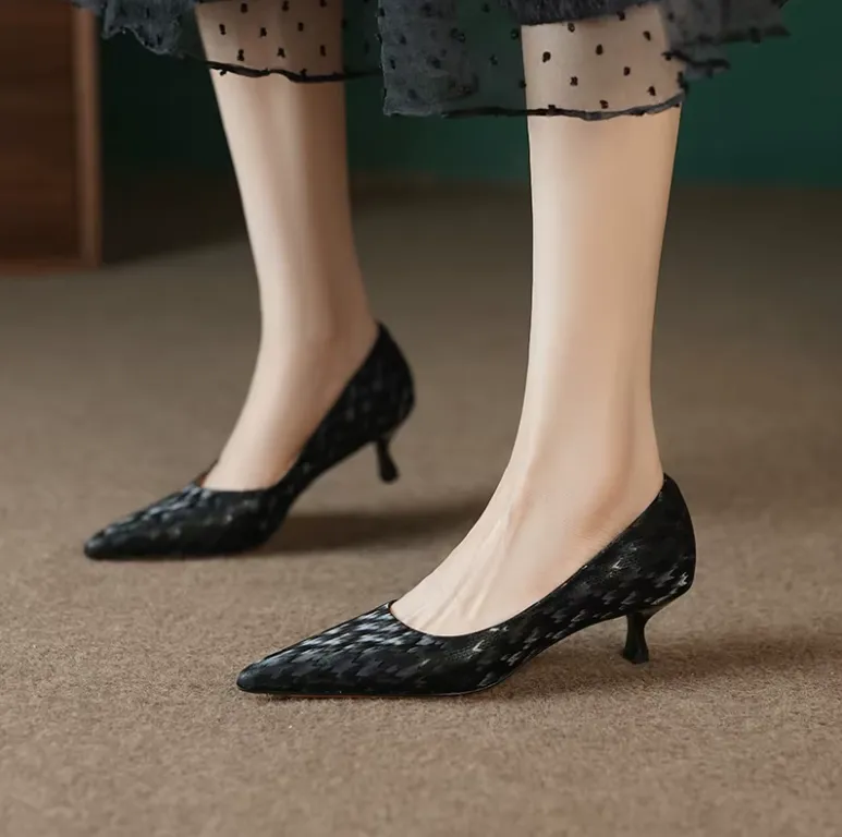 USS Shoes Zaira Women's Pointed Toe Pumps