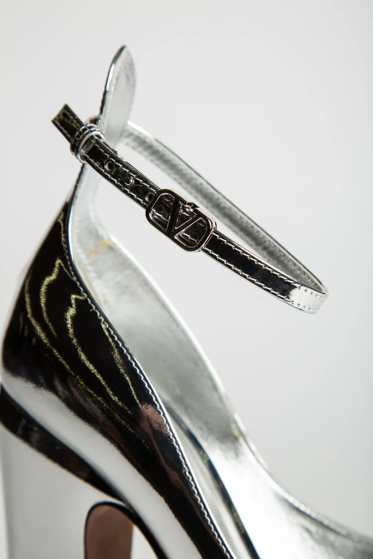 VALENTINO GARAVANI | PATENT LEATHER PUMPS