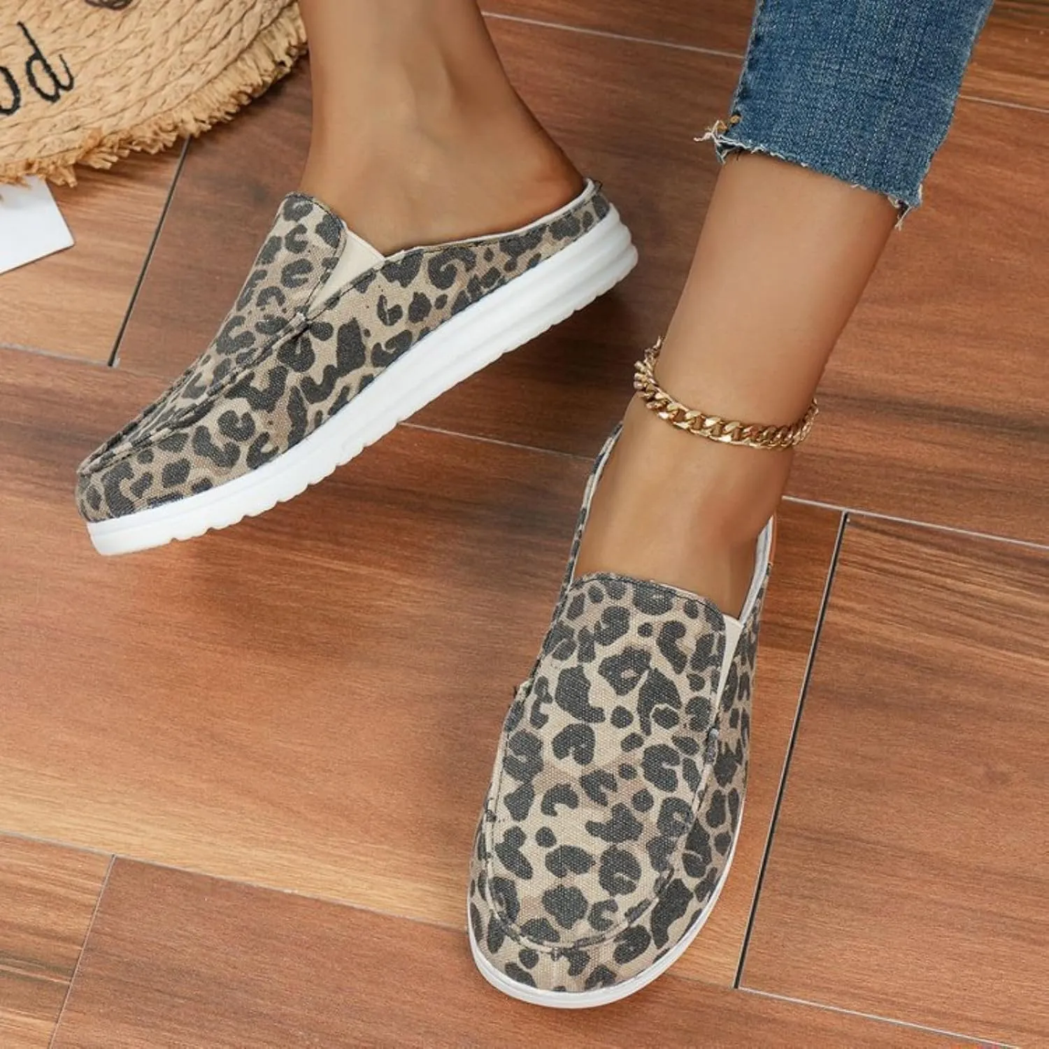 Women Canvas Slip On Lightweight Mule Sneaker,Summer Fashion Back Flats Walking Shoes Closed Round Toe Low Top Casual Loafer Comfort Leopard Print Flat Slippers,Non-Slip Sneakers 2025