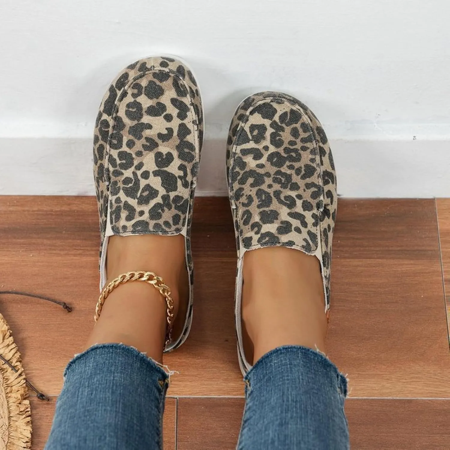 Women Canvas Slip On Lightweight Mule Sneaker,Summer Fashion Back Flats Walking Shoes Closed Round Toe Low Top Casual Loafer Comfort Leopard Print Flat Slippers,Non-Slip Sneakers 2025