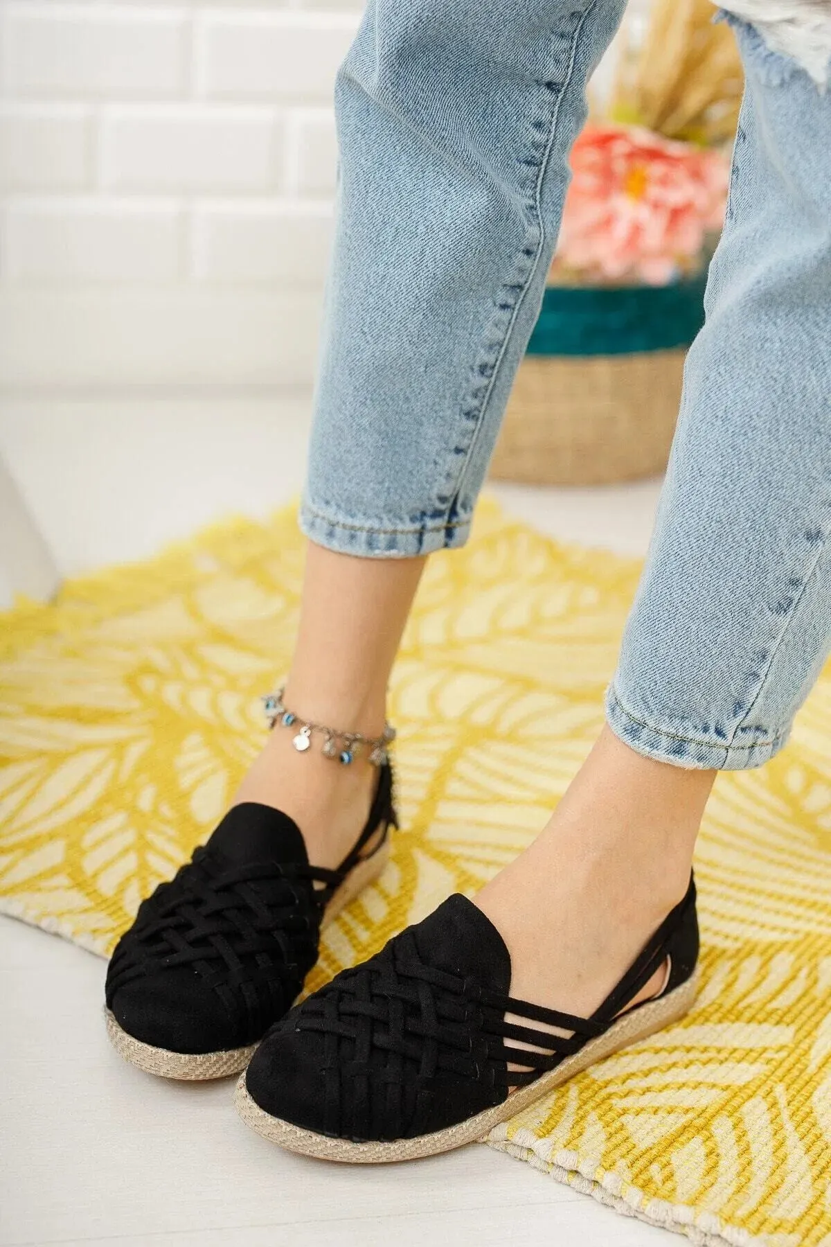 Women's Black Straw Embroidered Flat Shoes