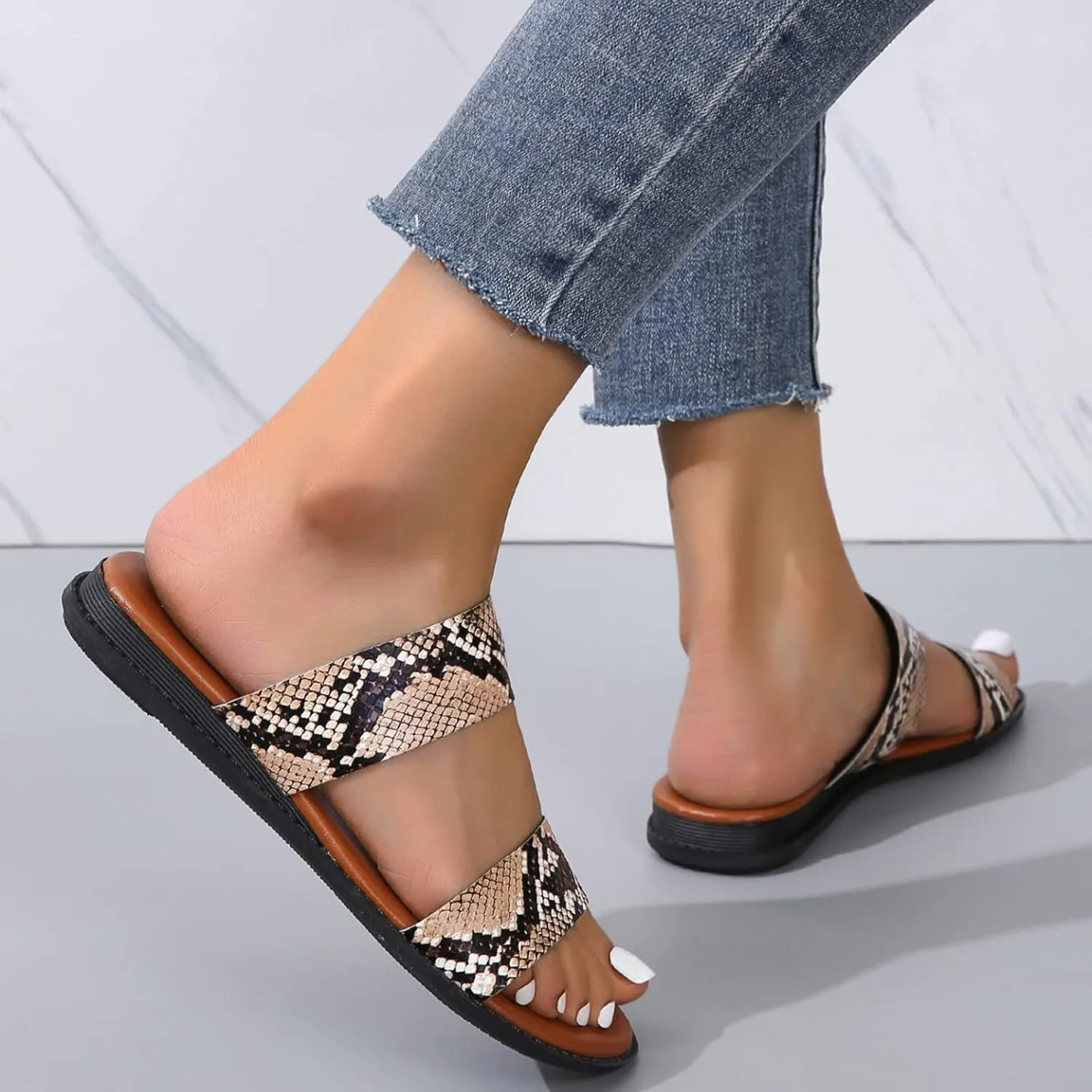 Women's Dressy Flat Sandals Ladies Fashion Summer Snakeskin Print Leather Open Toe Flat Casual Beach Slippers