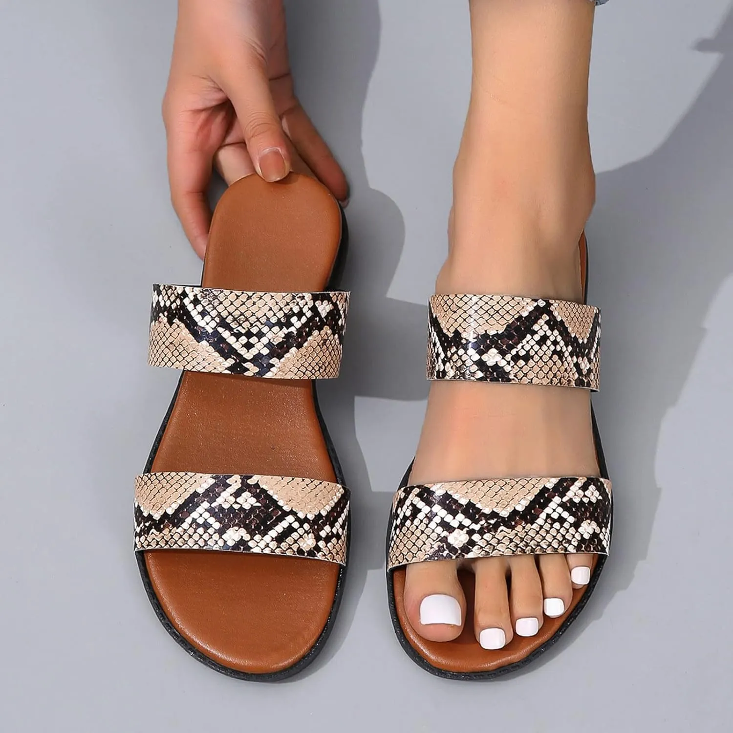Women's Dressy Flat Sandals Ladies Fashion Summer Snakeskin Print Leather Open Toe Flat Casual Beach Slippers
