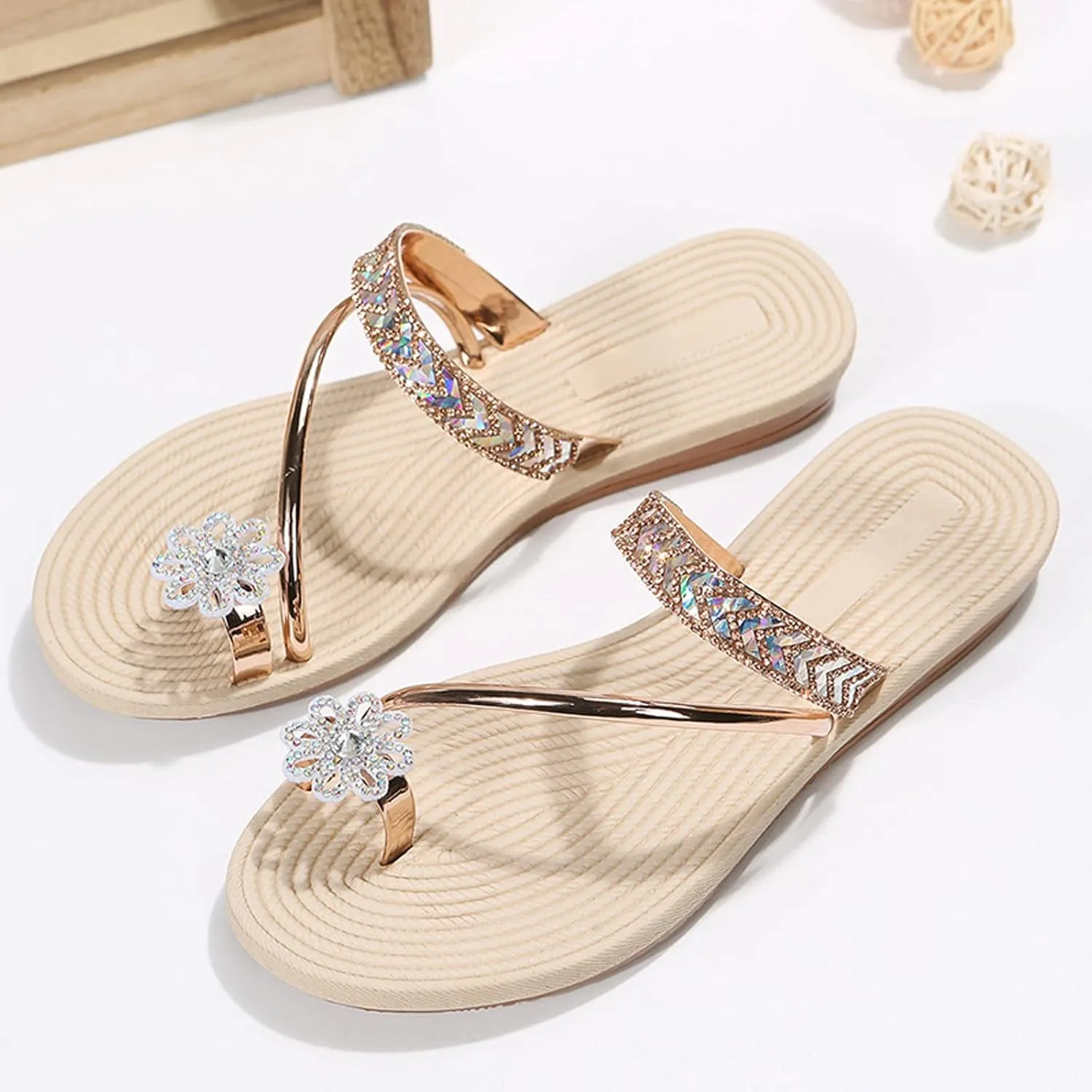 Women's Flat Sandals Ladies Fashion Solid Color Bright Leather Flower Rhinestone Cover Toe Straw Woven Flat Bottom
