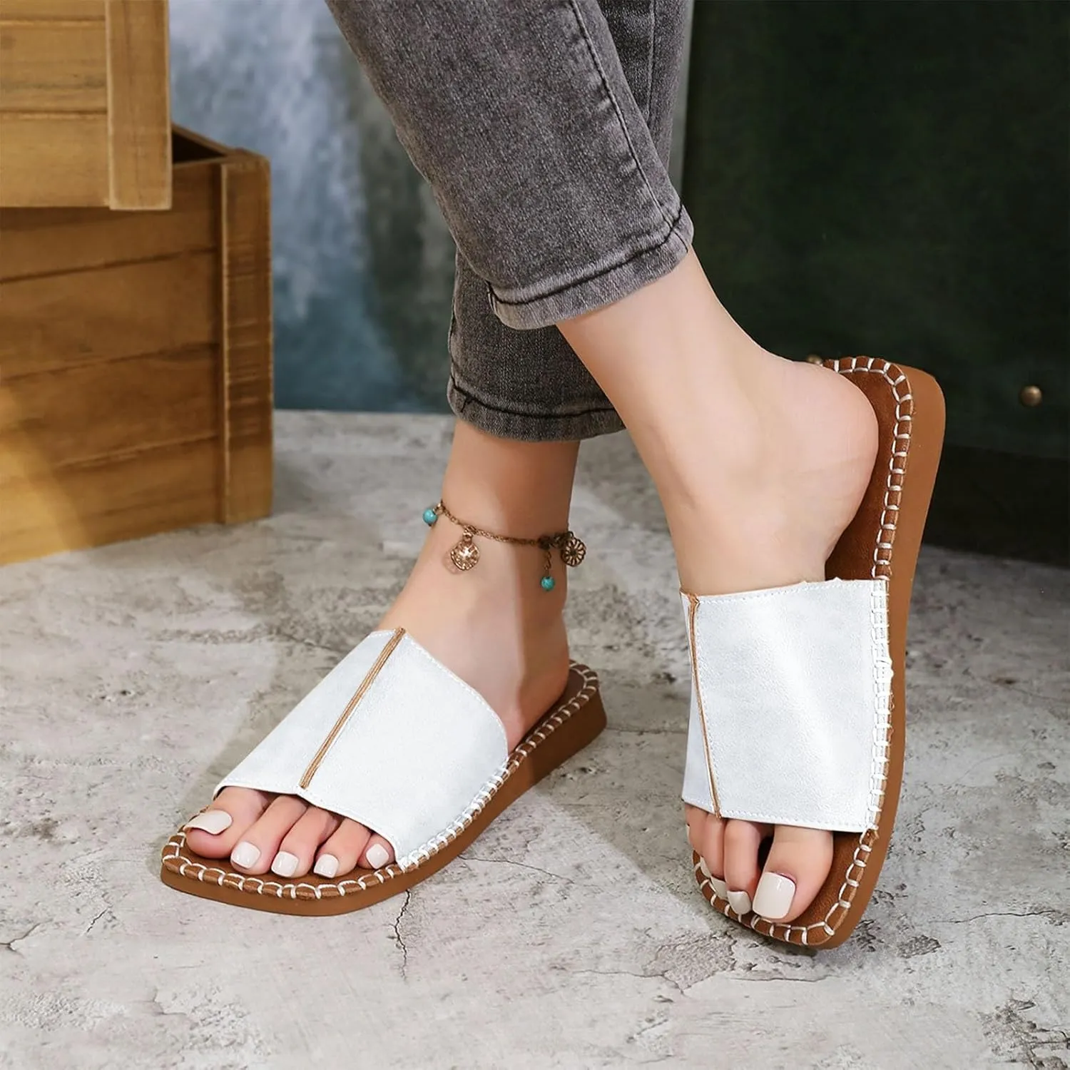 Women's Wide Band Flat Sandals 2025 Ladies Slide Sandal Comfort Slip On PU Leather Slippers for Casual Dressy Summer