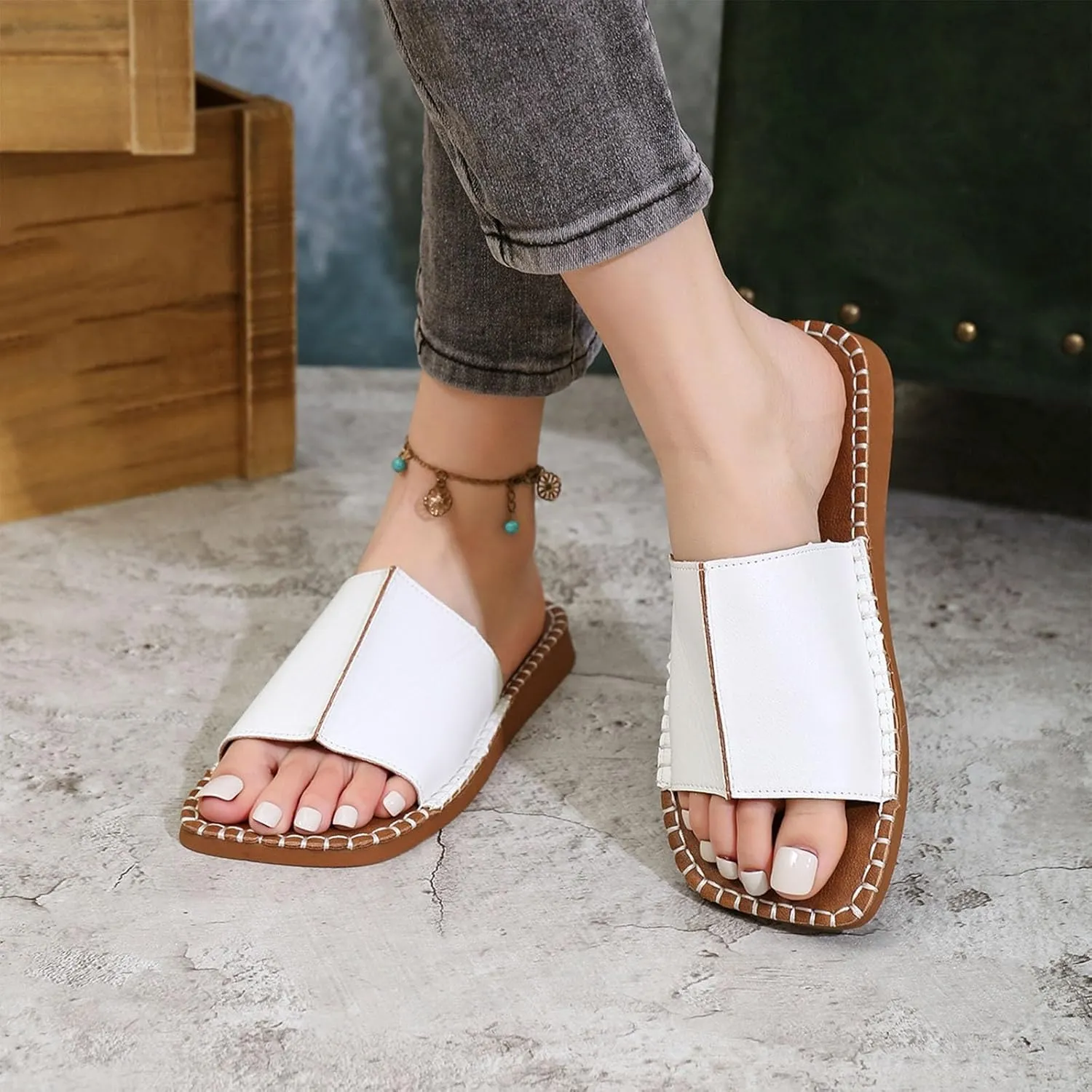 Women's Wide Band Flat Sandals 2025 Ladies Slide Sandal Comfort Slip On PU Leather Slippers for Casual Dressy Summer