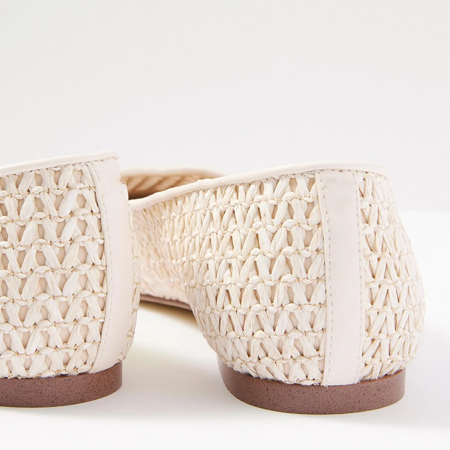 Woven Flats for Women Comfortable and Breathable Ballet Flats with Fashionable Pointed Toe Design for Everyday Elegance