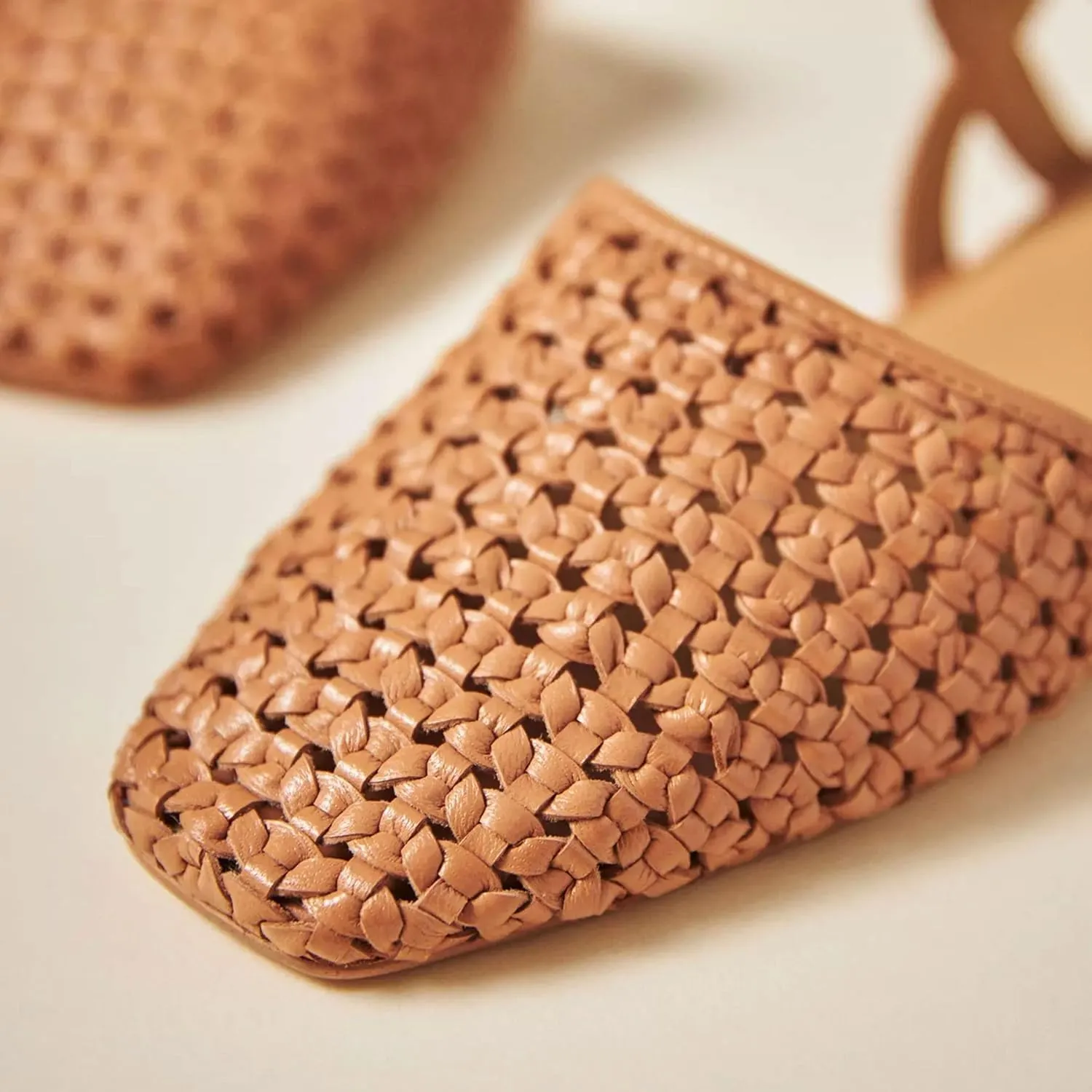 Woven Slingback Flats for Women Stylish and Breathable Sandals with Pointed Toe Design Comfortable and Elegant