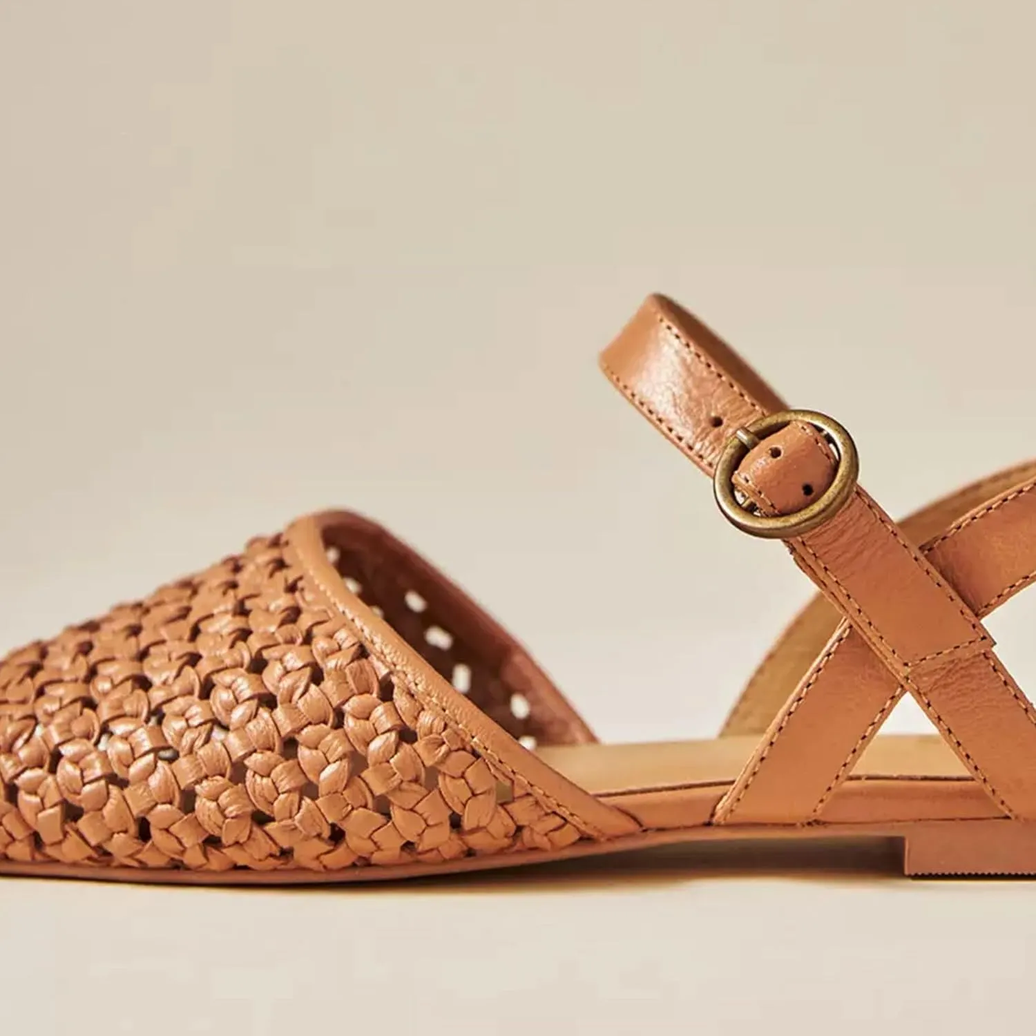 Woven Slingback Flats for Women Stylish and Breathable Sandals with Pointed Toe Design Comfortable and Elegant